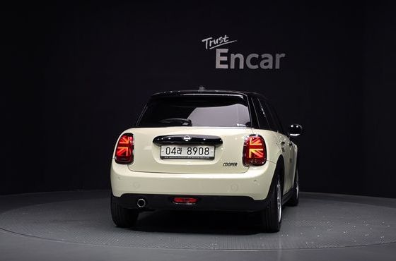 Mini Cooper 5Door Standard 3rd — пробег 48 520 км — фото 4 из 5