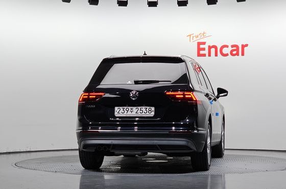 Volkswagen Tiguan 2.0 TDI Premium — пробег 105 685 км — фото 4 из 5