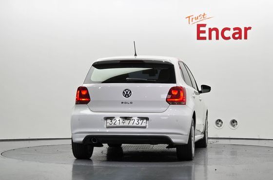 Volkswagen Polo 1.6 TDI R-Line 5th — пробег 121 886 км — фото 4 из 5