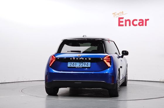 Mini Cooper SE Favoured — пробег 8 765 км — фото 4 из 5