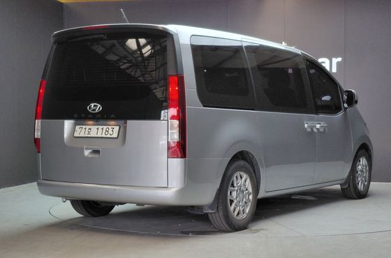 Hyundai Staria Tourer 11-Seater Modern — пробег 104 148 км — фото 2 из 5