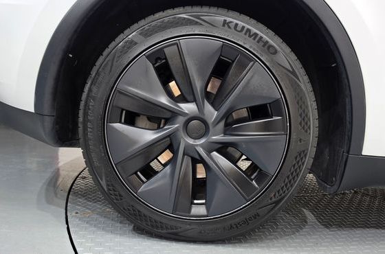 Tesla Model Y Long Range AWD — пробег 46 308 км — фото 5 из 5
