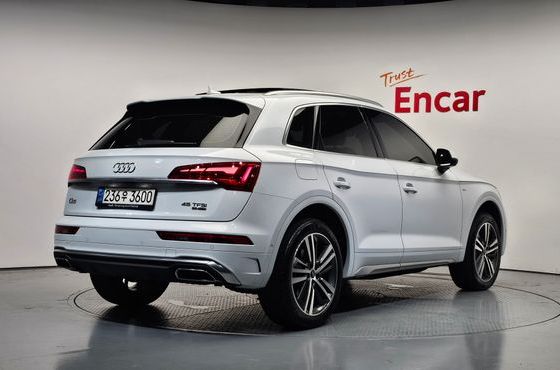Audi Q5 45 TFSI Quattro Premium — пробег 68 056 км — фото 2 из 5