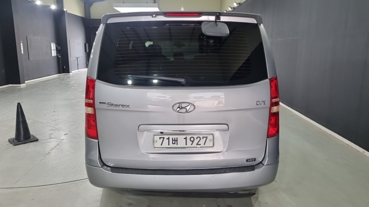 Hyundai Starex 11-Seater Wagon CVX Premium — пробег 207 000 км — фото 4 из 5
