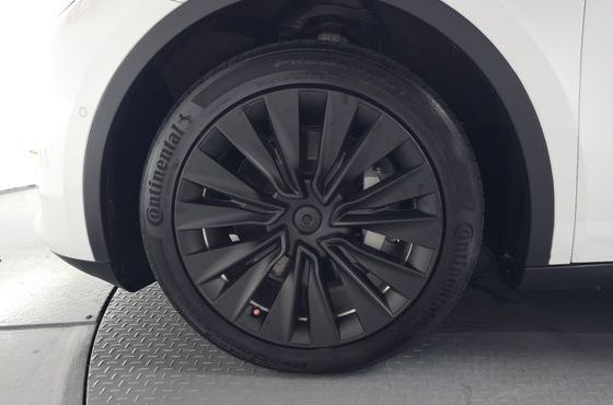 Tesla Model Y Long Range AWD — пробег 60 476 км — фото 5 из 5