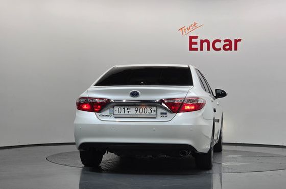 Toyota Camry Hybrid XLE — пробег 94 995 км — фото 4 из 5