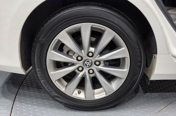 Toyota Camry Hybrid XLE — пробег 94 995 км — фото 5 из 5