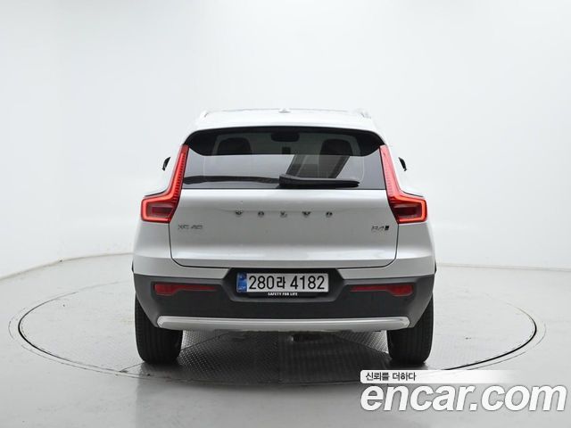 Volvo XC40 B4 Ultra Bright — пробег 11 253 км — фото 4 из 5