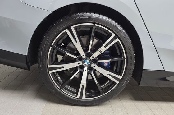 BMW 5-Series 530i xDrive M Sport — пробег 12 384 км — фото 5 из 5