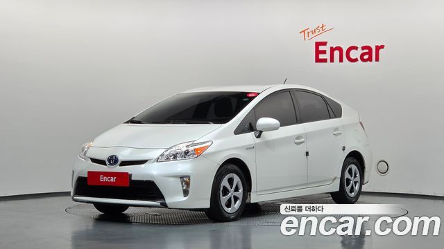 Toyota Prius 1.8 E — пробег 176 370 км — фото 1 из 5