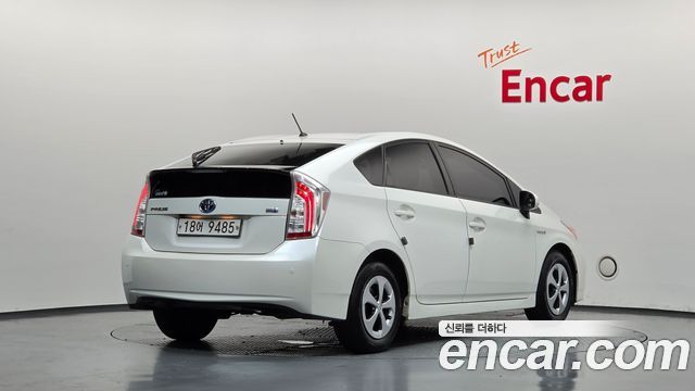 Toyota Prius 1.8 E — пробег 176 370 км — фото 2 из 5