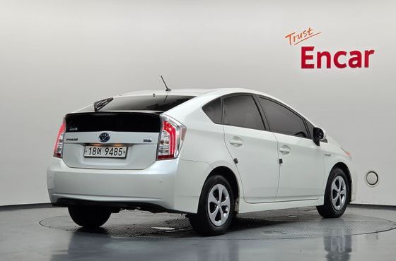 Toyota Prius 1.8 E — пробег 176 370 км — фото 2 из 5