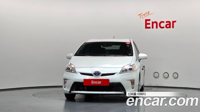 Toyota Prius 1.8 E — пробег 176 370 км — фото 3 из 5