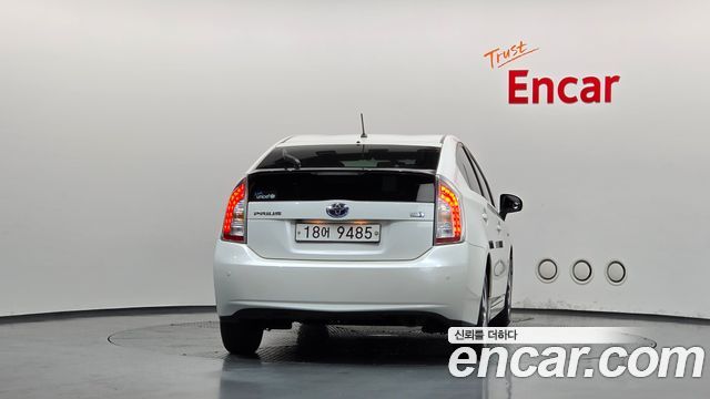 Toyota Prius 1.8 E — пробег 176 370 км — фото 4 из 5