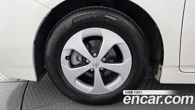 Toyota Prius 1.8 E — пробег 176 370 км — фото 5 из 5