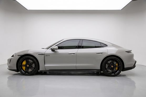 Porsche Taycan Turbo S — пробег 20 360 км — фото 1 из 5