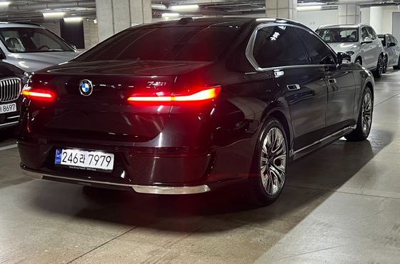 BMW 7-Series 740i sDrive Design Pure Excellence — пробег 32 000 км — фото 2 из 5
