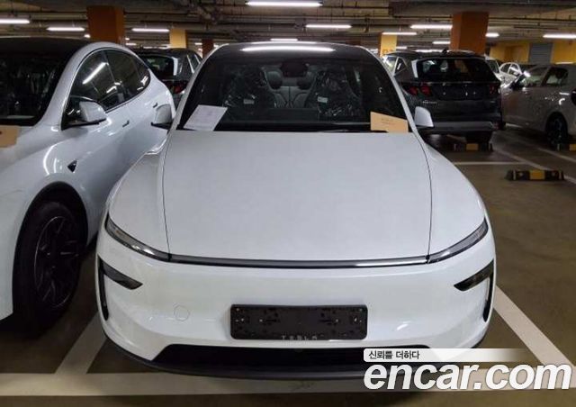 Tesla Model Y L Long Range AWD — пробег 1 км — фото 1 из 5