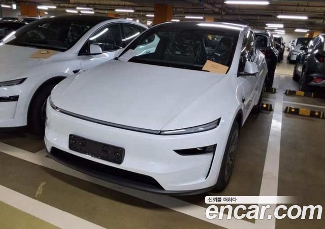 Tesla Model Y L Long Range AWD — пробег 1 км — фото 1 из 5
