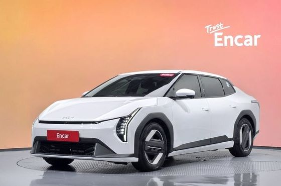 Kia EV4 Long Range 2WD Earth — пробег 12 977 км — фото 1 из 5