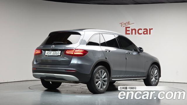 Mercedes-Benz GLC-Class GLC350e 4MATIC Premium — пробег 28 380 км — фото 2 из 5