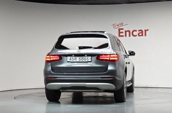 Mercedes-Benz GLC-Class GLC350e 4MATIC Premium — пробег 28 380 км — фото 4 из 5