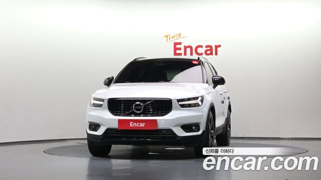 Volvo XC40 T4 R-Design — пробег 121 599 км — фото 3 из 5