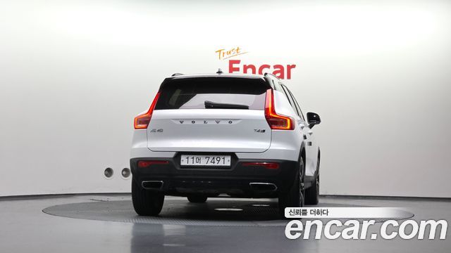 Volvo XC40 T4 R-Design — пробег 121 599 км — фото 4 из 5