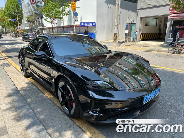 Porsche Taycan 4S — пробег 25 000 км — фото 1 из 5