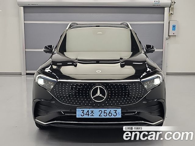 Mercedes-Benz EQB EQB300 4MATIC AMG Line — пробег 864 км — фото 1 из 5