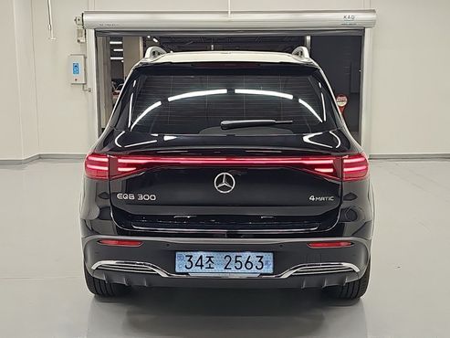 Mercedes-Benz EQB EQB300 4MATIC AMG Line — пробег 864 км — фото 3 из 5