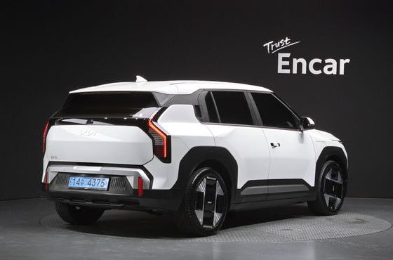 Kia EV3 Long Range 2WD AIr — пробег 30 940 км — фото 2 из 5