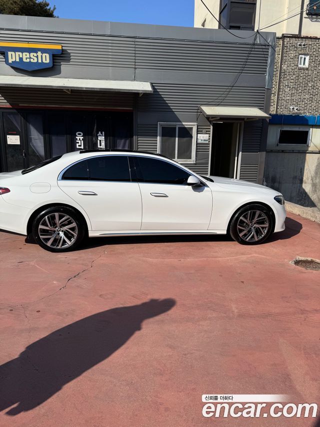 Mercedes-Benz E-Class E220d 4MATIC Exclusive — пробег 11 000 км — фото 4 из 5