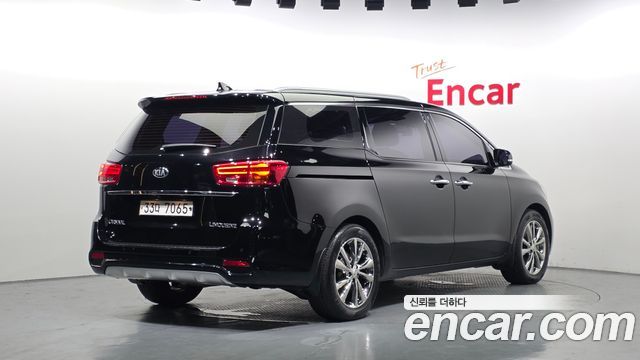 Kia Carnival из Кореи Encar