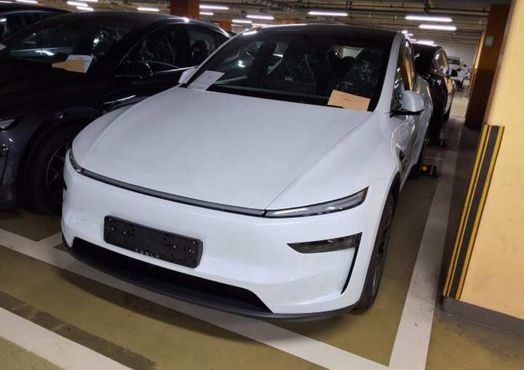 Tesla Model Y L Long Range AWD — пробег 1 км — фото 2 из 5