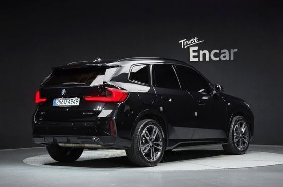 BMW X1 xDrive 20i M Sport — пробег 10 395 км — фото 2 из 5