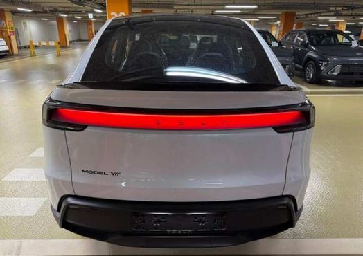 Tesla Model Y L Long Range AWD — пробег 1 км — фото 3 из 5