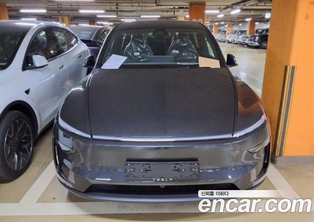 Tesla Model Y L Long Range AWD — пробег 1 км — фото 1 из 5