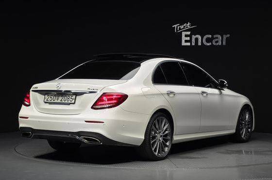 Mercedes-Benz E-Class E350 4MATIC AMG Line — пробег 79 040 км — фото 2 из 5