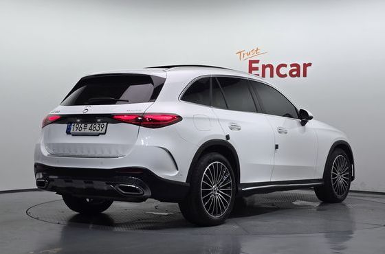 Mercedes-Benz GLC-Class GLC300 4MATIC AMG Line — пробег 32 081 км — фото 2 из 5