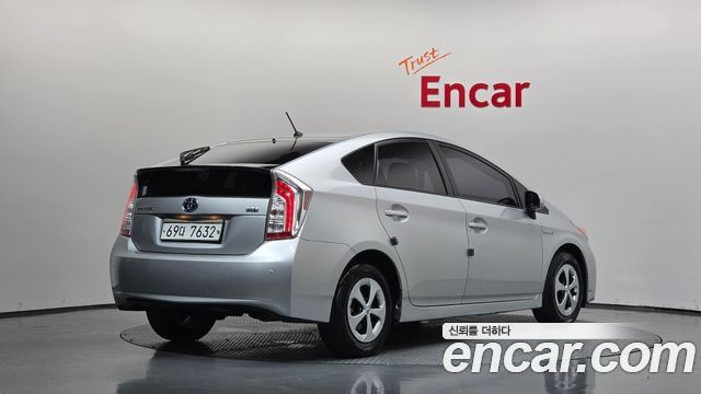 Toyota Prius 1.8 E — пробег 154 334 км — фото 2 из 5