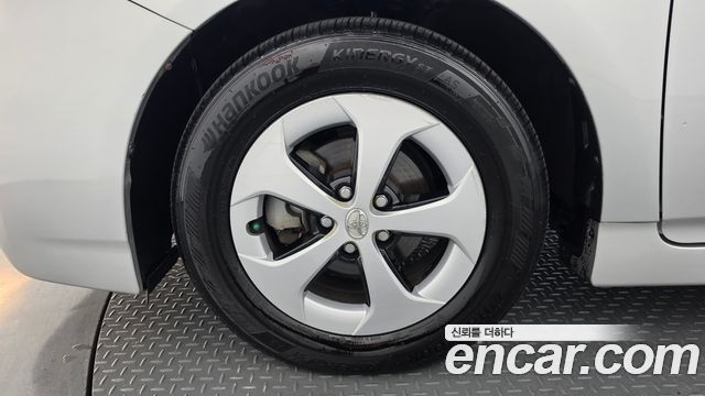 Toyota Prius 1.8 E — пробег 154 334 км — фото 5 из 5