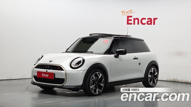 Mini Cooper Favoured — пробег 3 389 км — фото 1 из 5