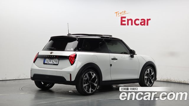 Mini Cooper Favoured — пробег 3 389 км — фото 2 из 5
