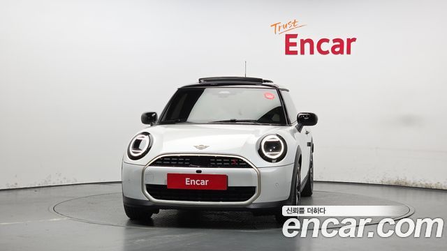 Mini Cooper Favoured — пробег 3 389 км — фото 3 из 5