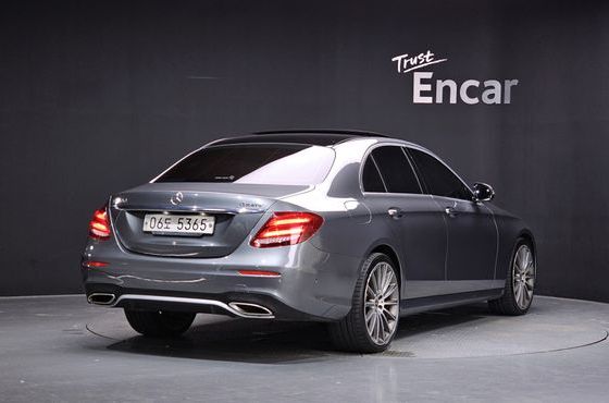 Mercedes-Benz E-Class E300 4MATIC AMG Line — пробег 180 323 км — фото 2 из 5