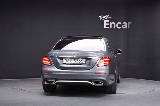Mercedes-Benz E-Class E300 4MATIC AMG Line — пробег 180 323 км — фото 4 из 5