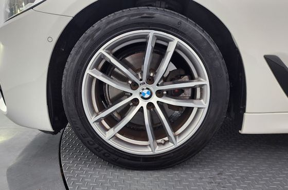 BMW 5-Series 520d M Sport Package Plus — пробег 124 824 км — фото 5 из 5