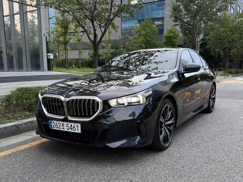 BMW 5-Series 530i xDrive M Sport — пробег 14 км — фото 1 из 5