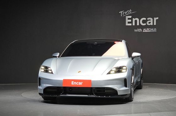 Porsche Taycan GTS — пробег 8 115 км — фото 3 из 5